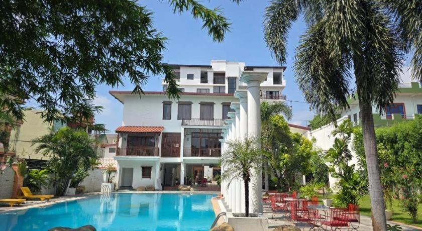 Club Denovo Hotel Butwal Exterior photo